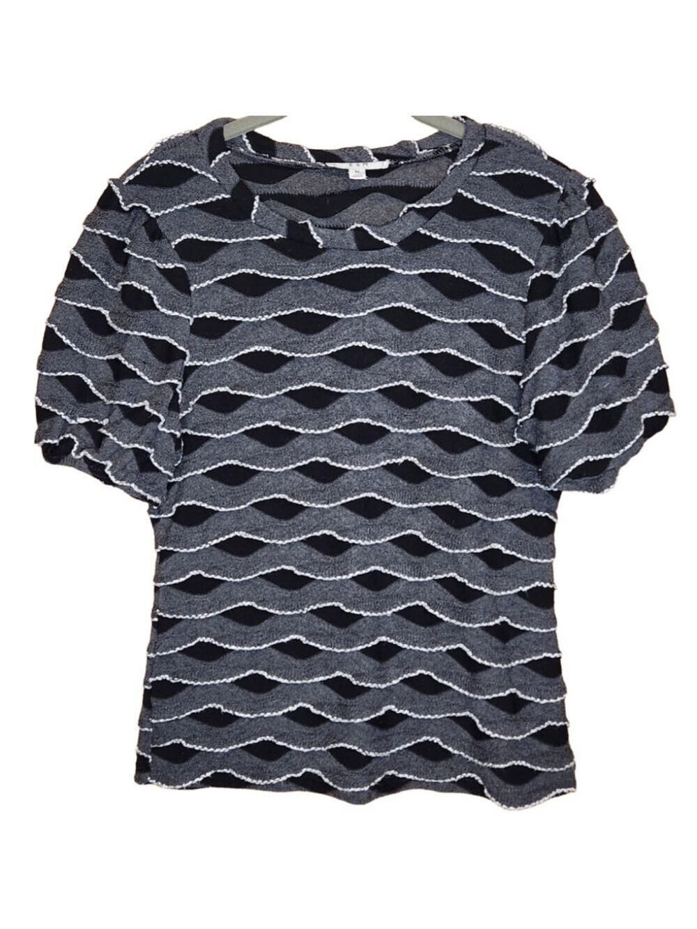E&M LAYERED SCALLOPED EDGED BLACK WHITE GRAY SHORT PUFF SLEEVE TEE SIZE MED